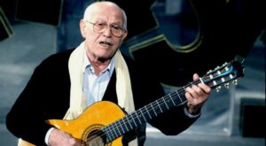 Scopri di più sull'articolo <span class='notranslate'>Na voce, na chitarra e ‘o poco ‘e luna</span><div style='font-family:courier;font-size:smaller;font-weight: normal;' class='notranslate'>(Roberto Murolo)</div>
